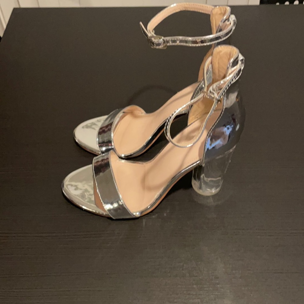 Size 8 heels in great condition